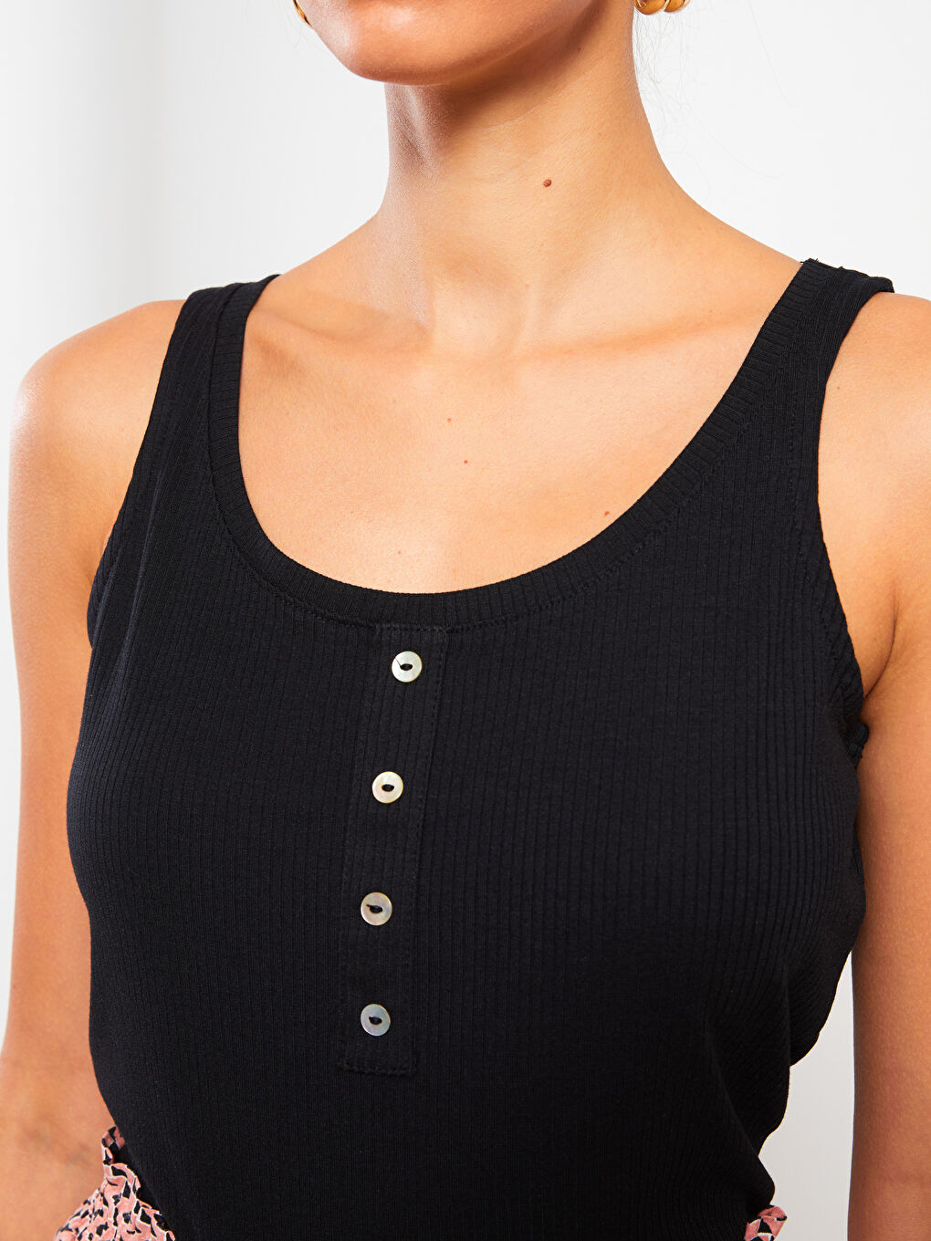 Siyah Kadın U Yaka Düz Kolsuz Atlet-3