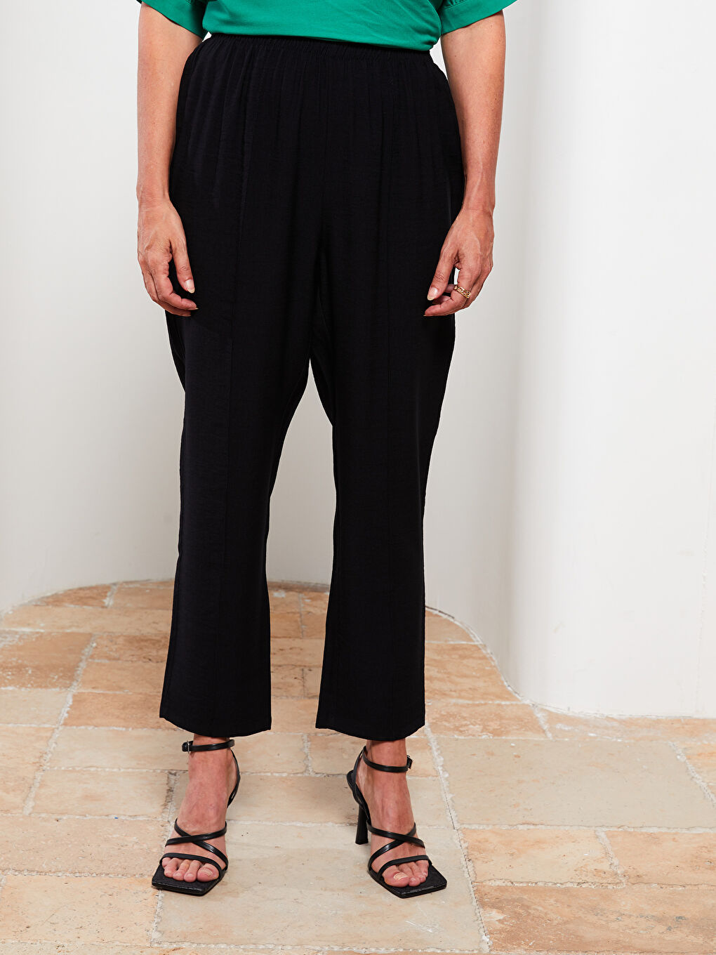 Women's Elastic Waist Relaxed Fit Plain Pants-3