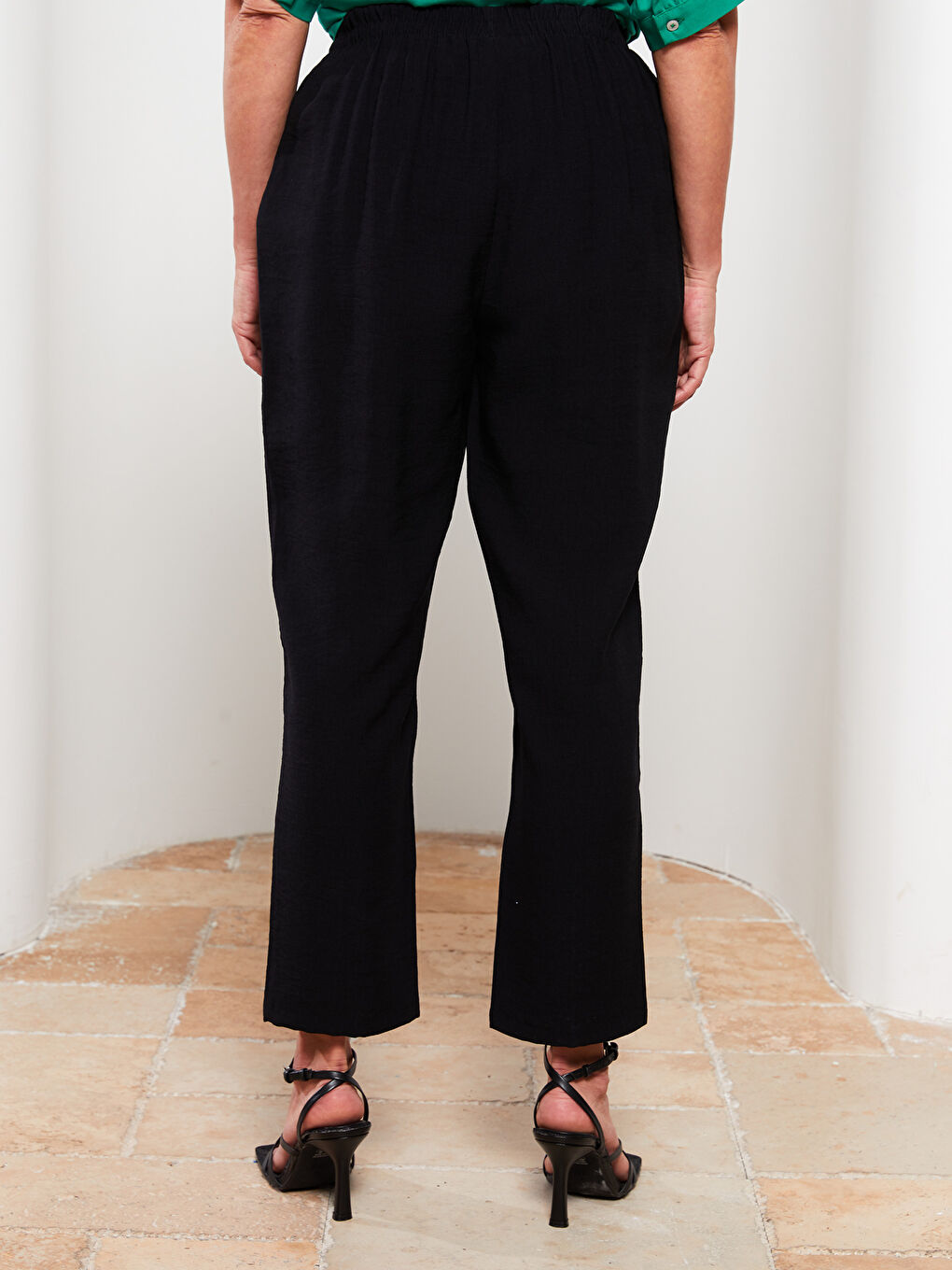 Women's Elastic Waist Relaxed Fit Plain Pants-4