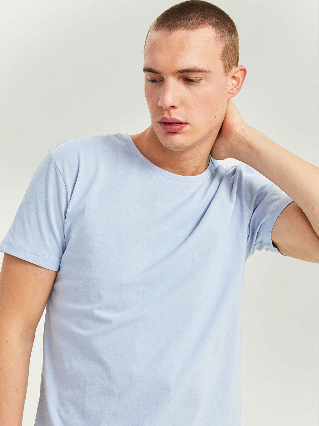 تيشيرت رجالي بياقة دائرية قماش جيرسي