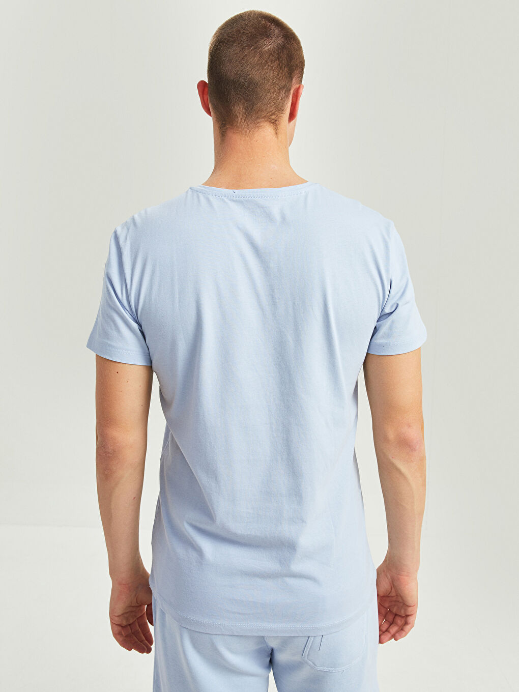 تيشيرت رجالي بياقة دائرية قماش جيرسي-4