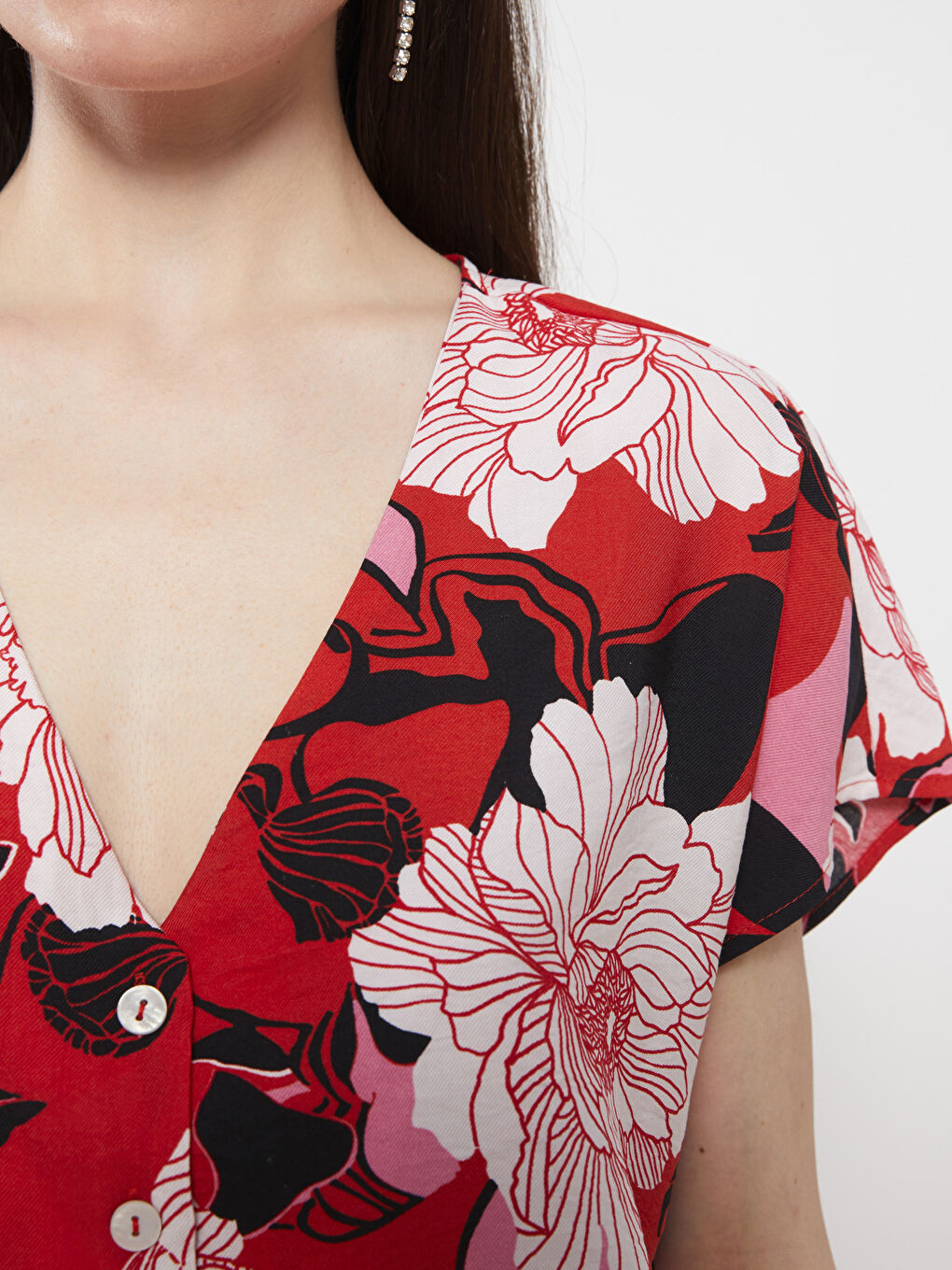 Pembe V Yaka Çiçekli Kısa Kollu Kadın Bluz-4