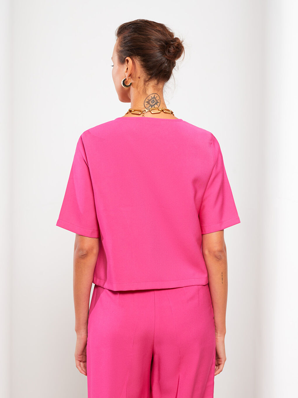 V-Neck Plain Short Sleeve Crop Women's Blouse-4