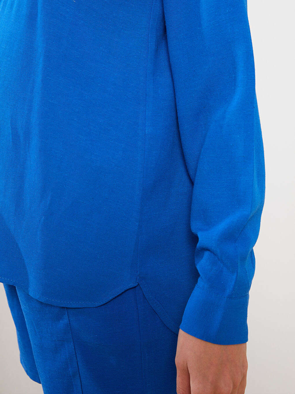 قميص حوامل بأكمام طويلة وقصة عادية بأزرار-3