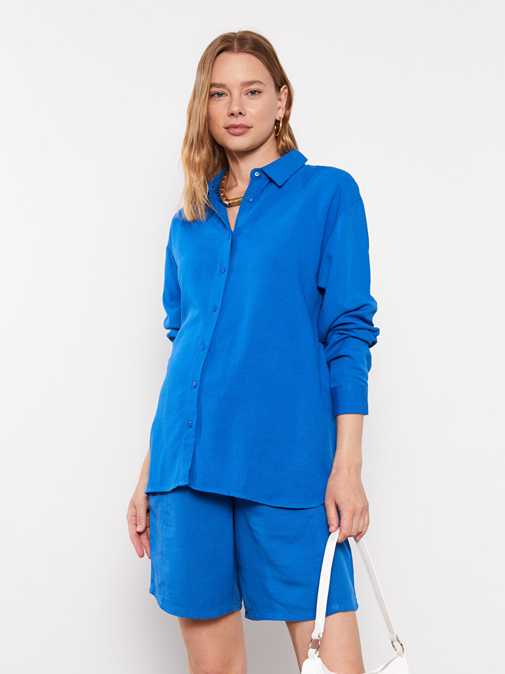 قميص حوامل بأكمام طويلة وقصة عادية بأزرار