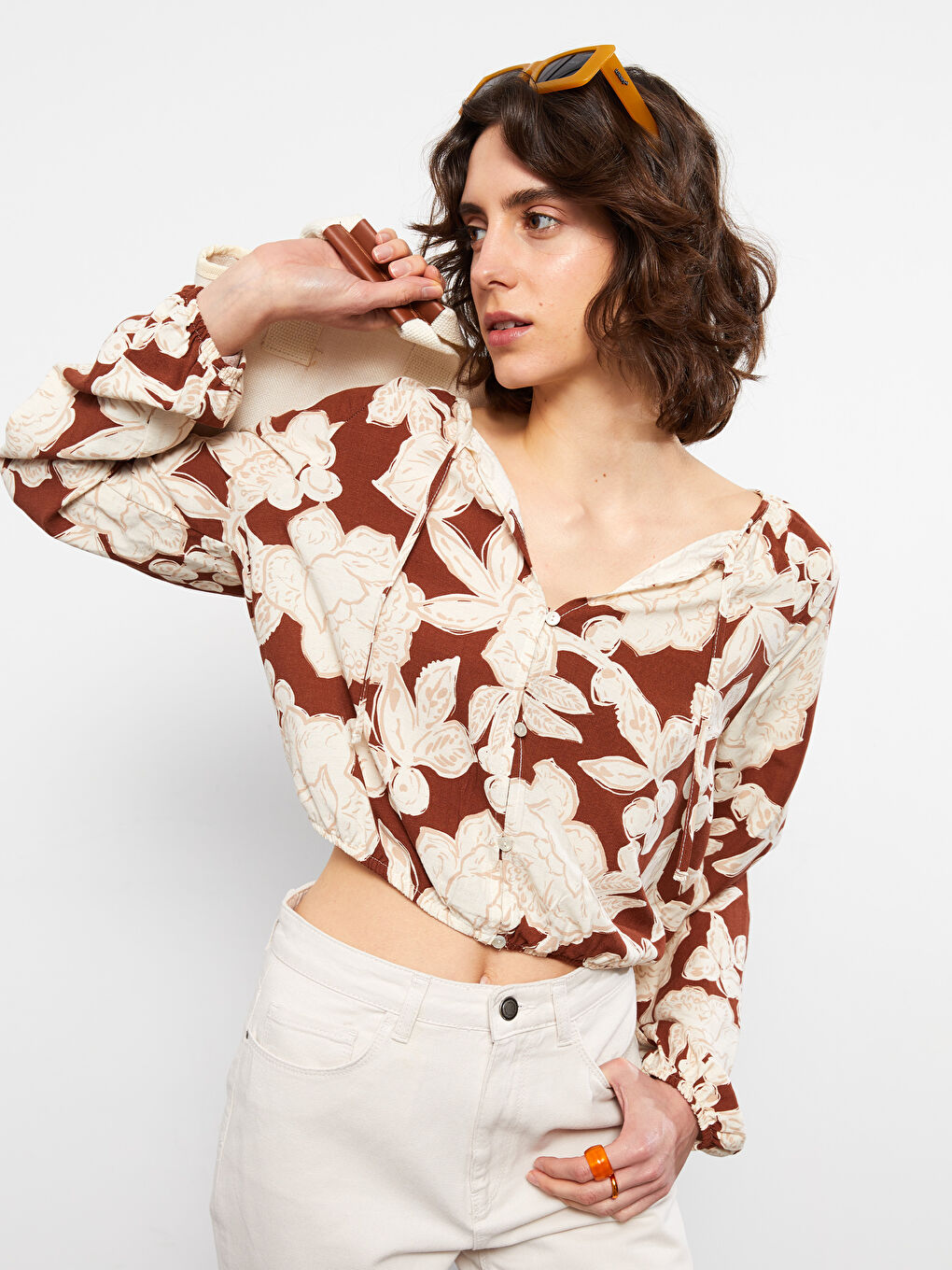 Bej Bağlamalı Yaka Desenli Uzun Kollu Keten Kadın Bluz-1