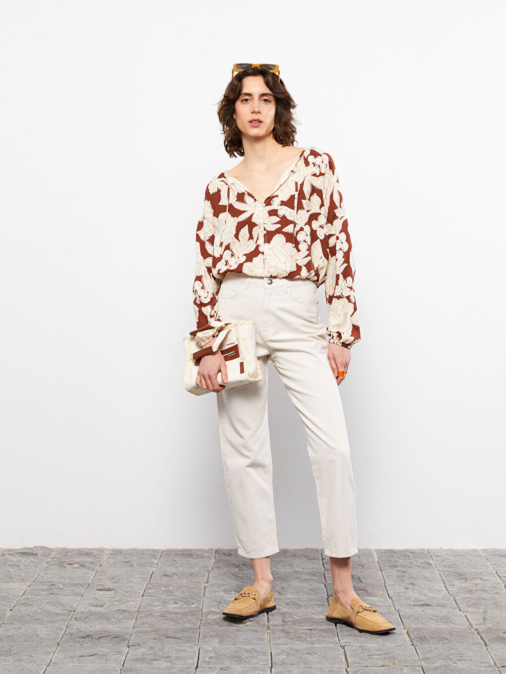 Bej Bağlamalı Yaka Desenli Uzun Kollu Keten Kadın Bluz-2