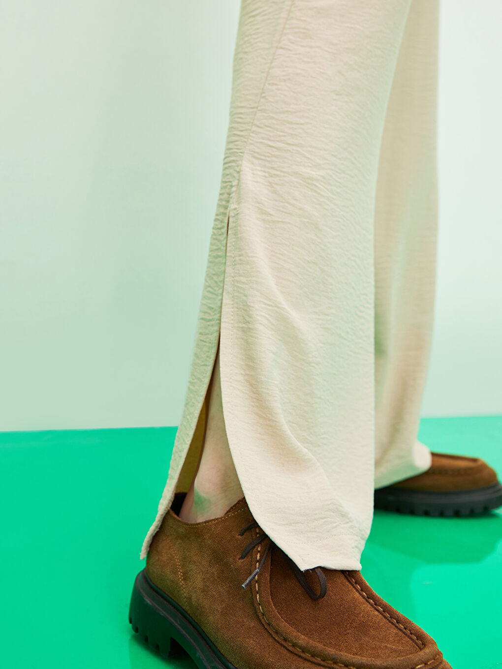 Pantaloni pentru Femei cu Talie Elastică, Croială Dreaptă cu Detaliu Fantă-2