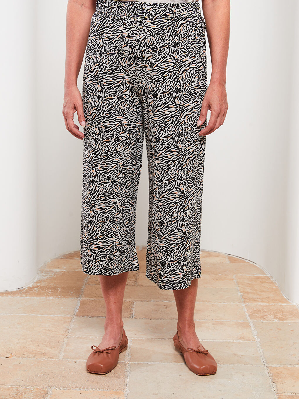 Standard Fit Patterned Women's Capri -S2I046Z8-LQB