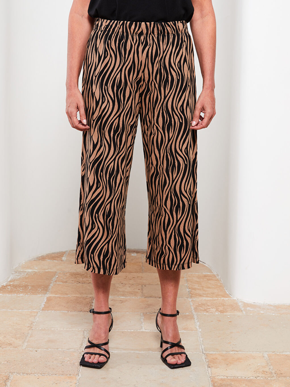 Standard Fit Patterned Women's Capri -S2I046Z8-LQC
