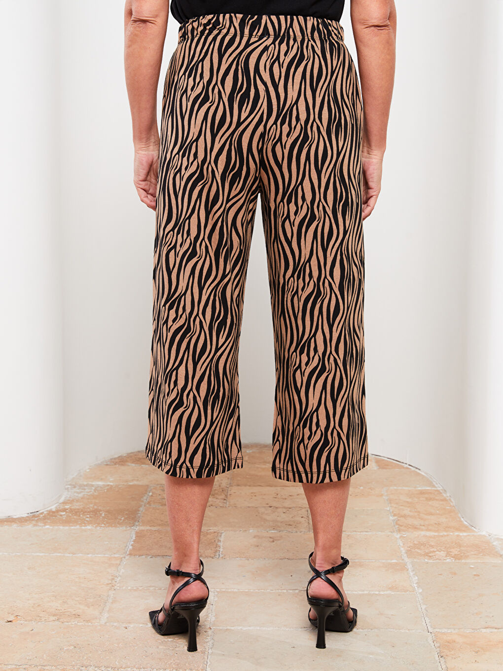Standard Fit Patterned Women's Capri -S2I046Z8-LQC