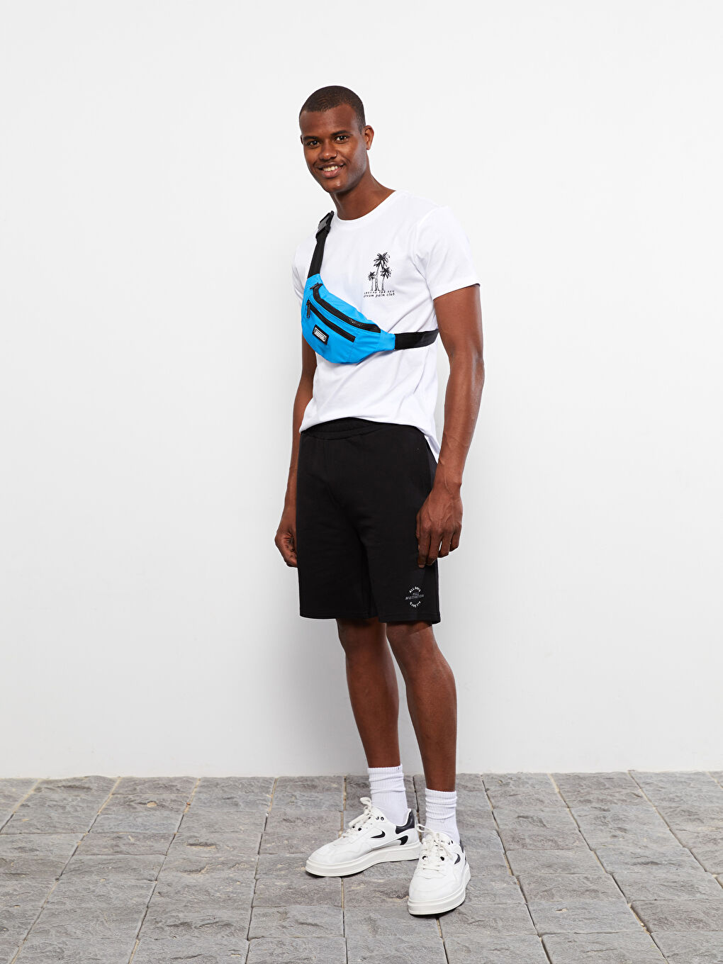 Siyah Standart Kalıp Baskılı Erkek Spor Şort