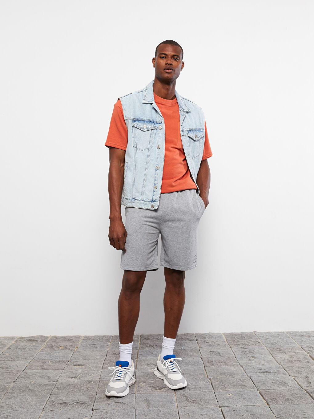 Gri Standart Kalıp Baskılı Erkek Spor Şort