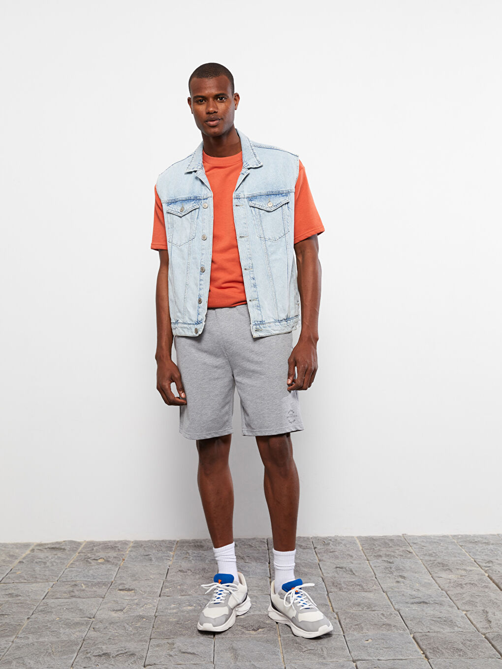 Gri Standart Kalıp Baskılı Erkek Spor Şort-1