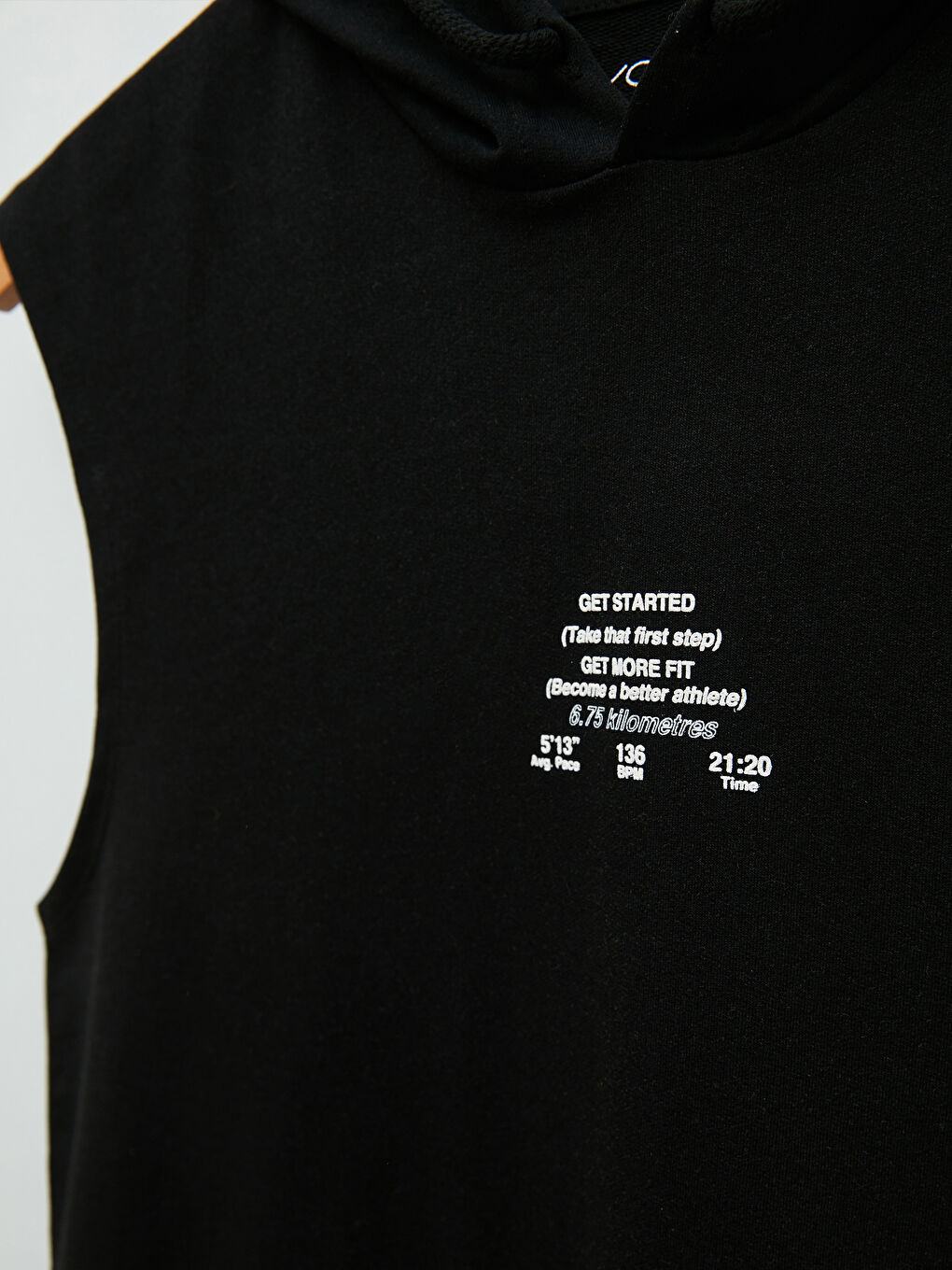 Siyah Kapüşonlu Baskılı Erkek Kolsuz Tişört-7