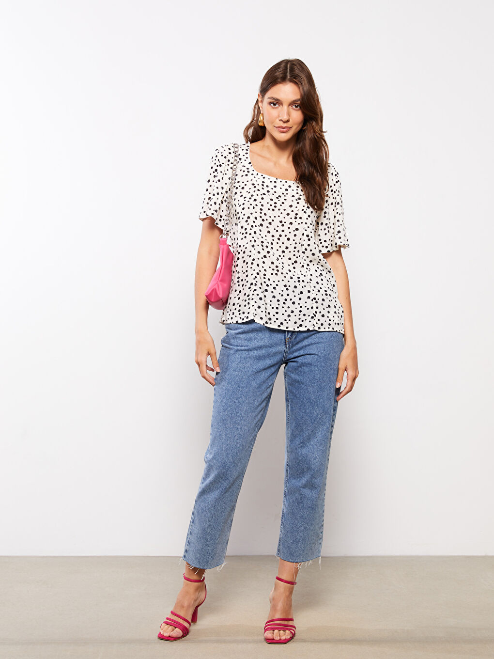 Ekru Kare Yaka Desenli Kısa Kollu Krep Kumaş Kadın Bluz-2