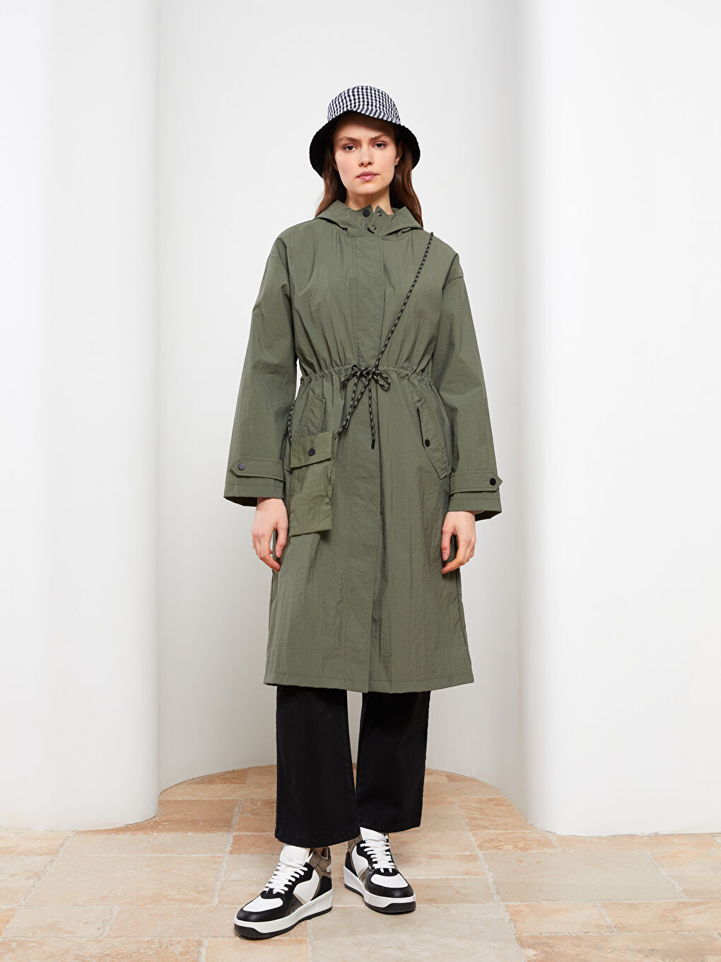 Haki Kapüşonlu Düz Uzun Kollu Kadın Mont ve Çanta