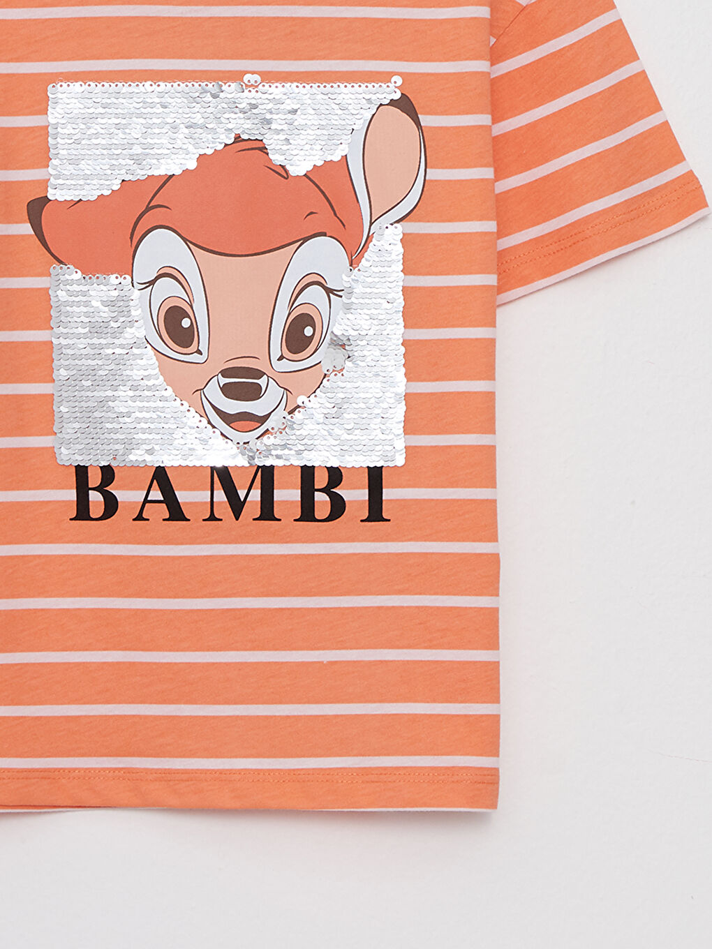 LCW Kids Bisiklet Yaka Bambi Baskılı Çift Yönlü Payetli Kısa Kollu Pamuklu Kız Çocuk Tişört -S2I169Z4-LSR
