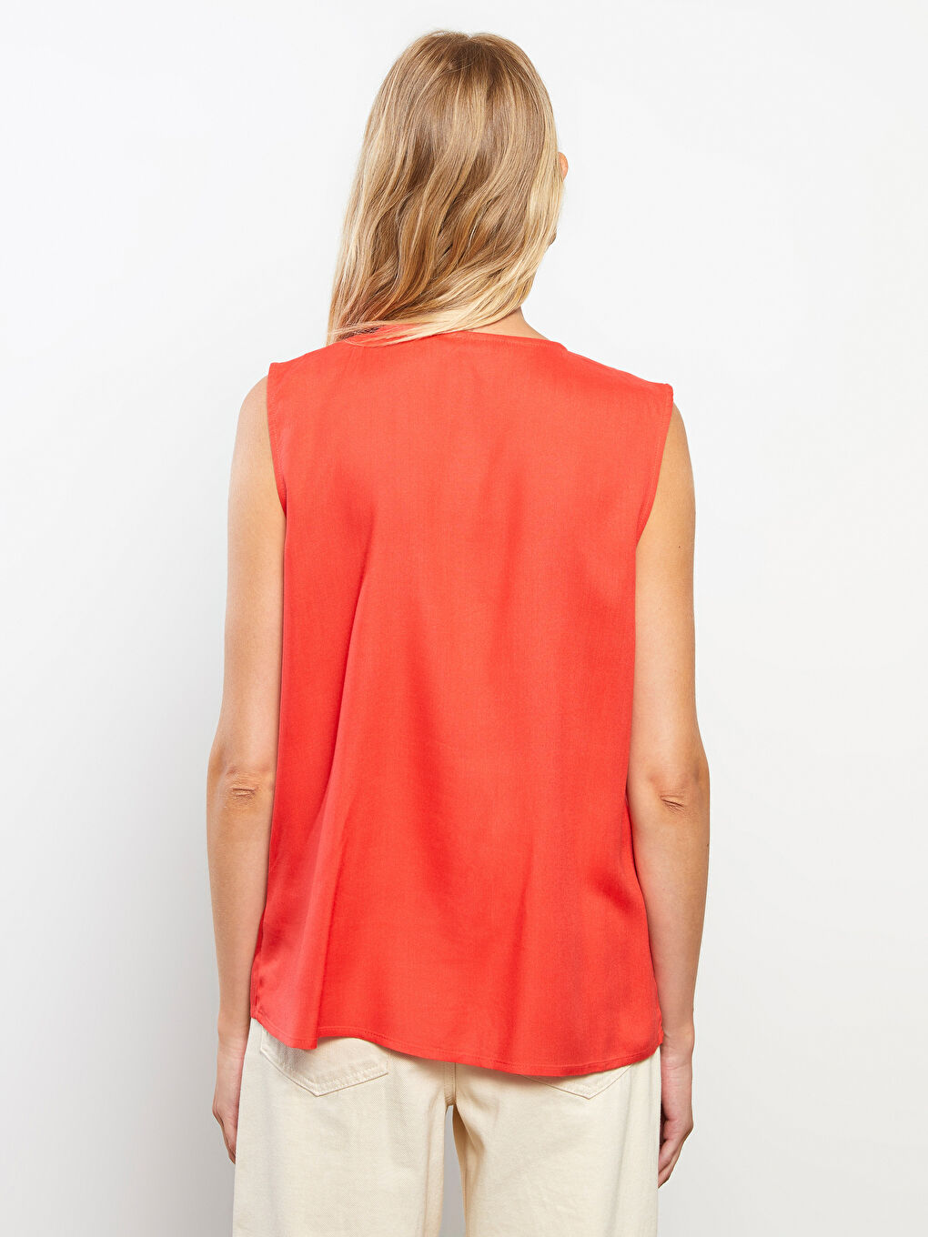 LCWAIKIKI Classic V-Neck Straight Sleeveless Viscose Women's Shirt -S2I201Z8-GQA