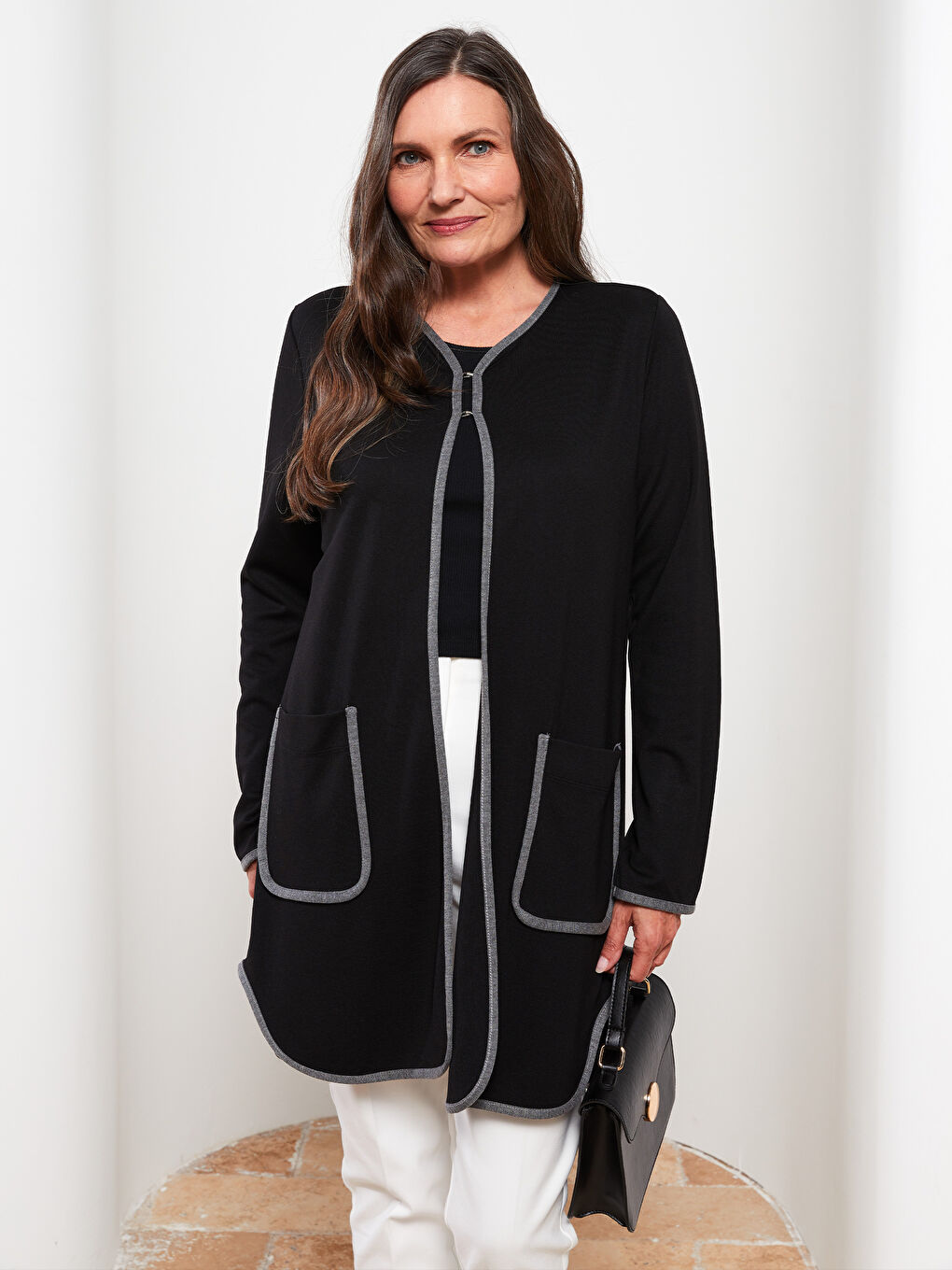 Siyah Şal Yaka Düz Uzun Kollu Kadın Hırka