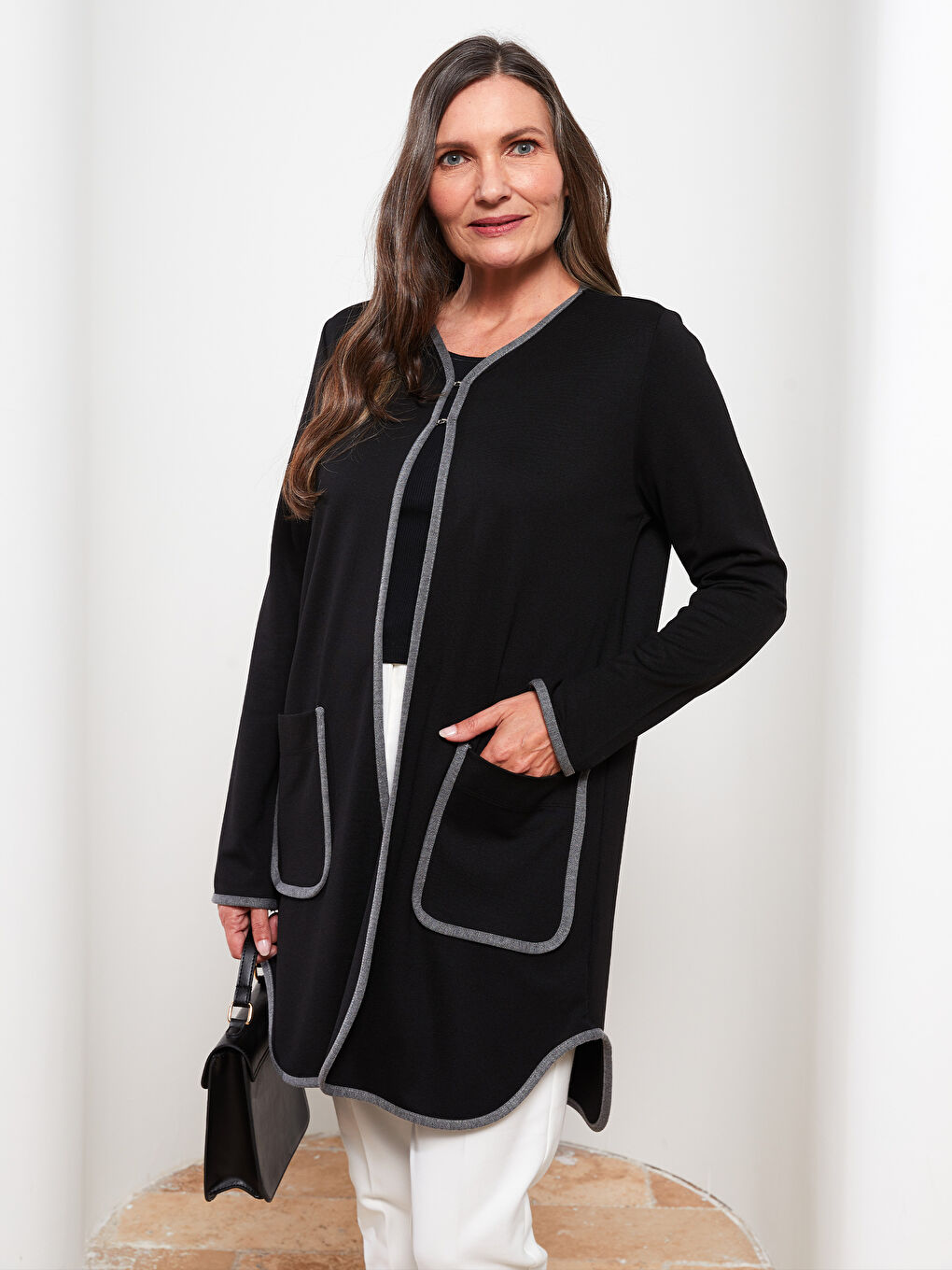Siyah Şal Yaka Düz Uzun Kollu Kadın Hırka-1