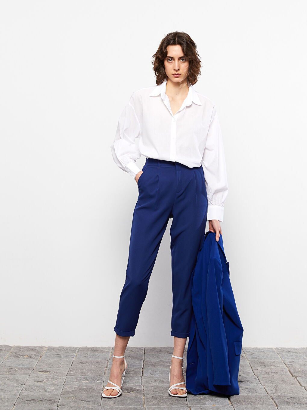 Beyaz Önden Düğme Kapamalı Düz Uzun Kollu Krep Kadın Gömlek