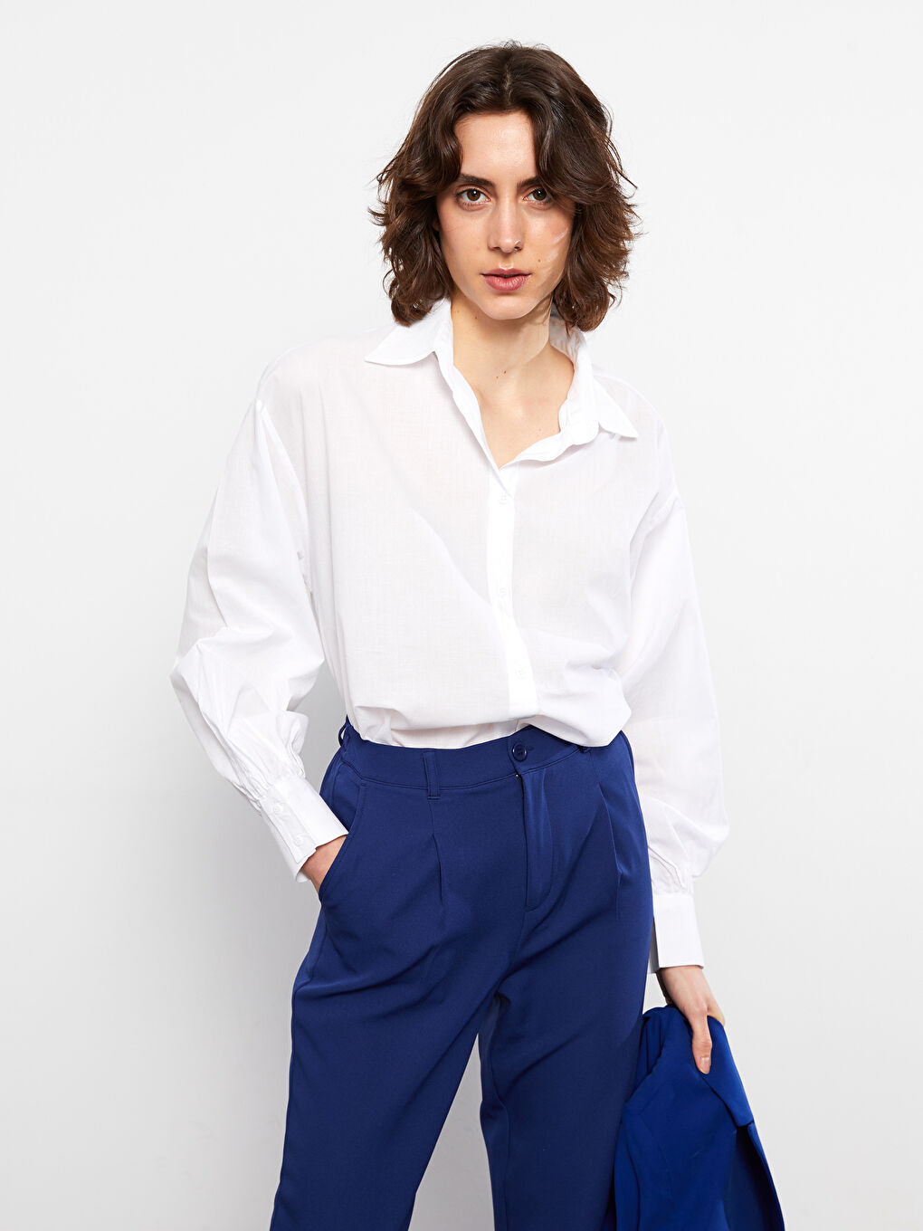 Beyaz Önden Düğme Kapamalı Düz Uzun Kollu Krep Kadın Gömlek-1