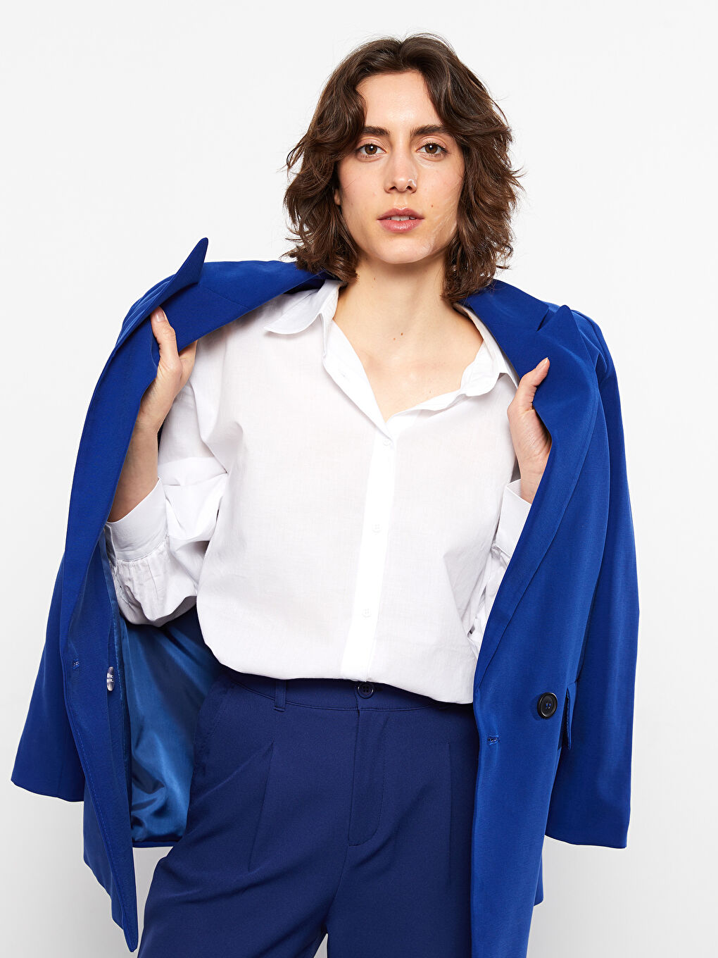 Beyaz Önden Düğme Kapamalı Düz Uzun Kollu Krep Kadın Gömlek-3