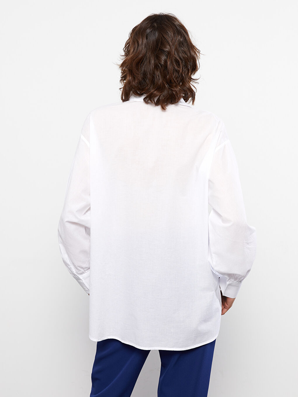 Beyaz Önden Düğme Kapamalı Düz Uzun Kollu Krep Kadın Gömlek-5