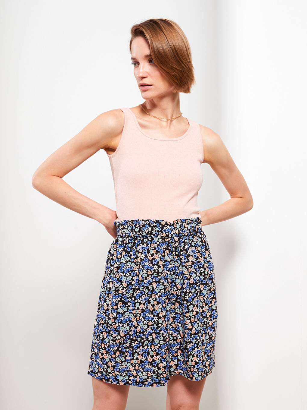 LC Waikiki Elastic Waist Patterned Viscose Women's Shorts -S2I406Z8-LQQ