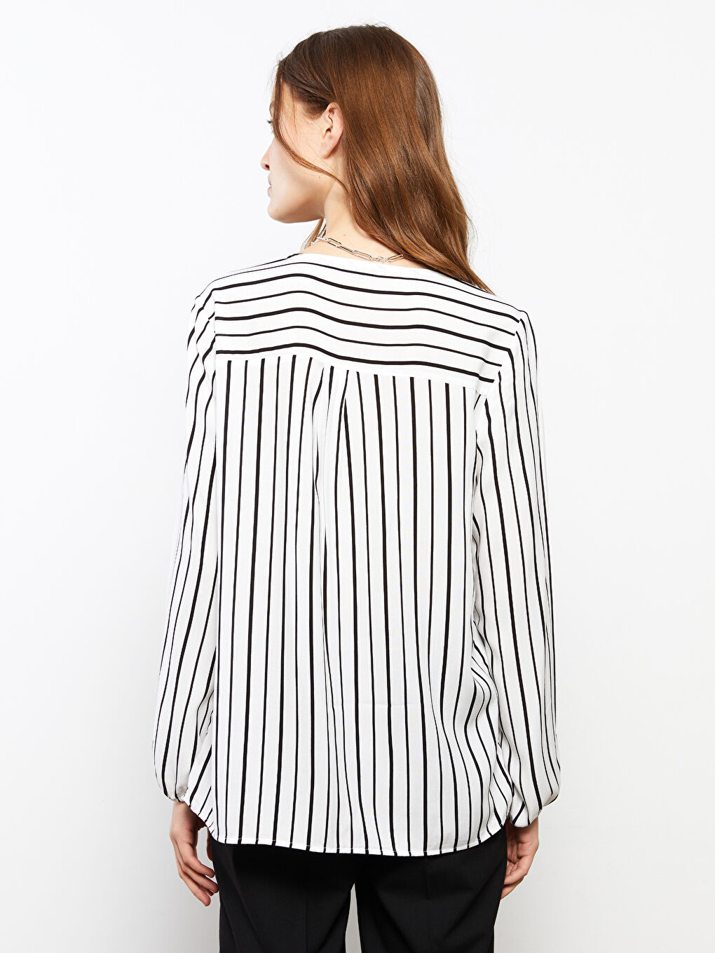 بلوزة نسائية بياقة عالية مُخَطَّطة بأكمام طويلة من الفسكوز-4