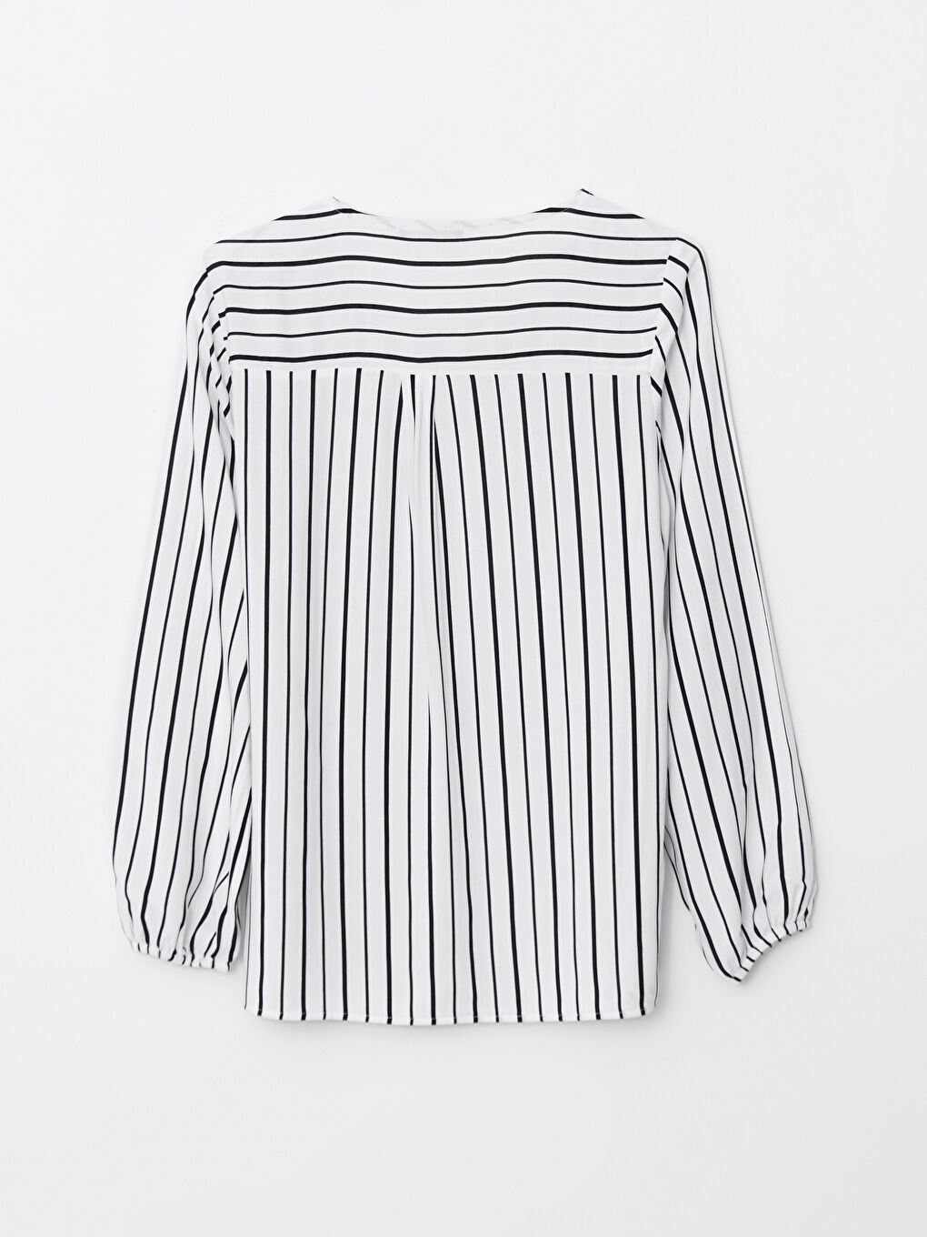 بلوزة نسائية بياقة عالية مُخَطَّطة بأكمام طويلة من الفسكوز-6