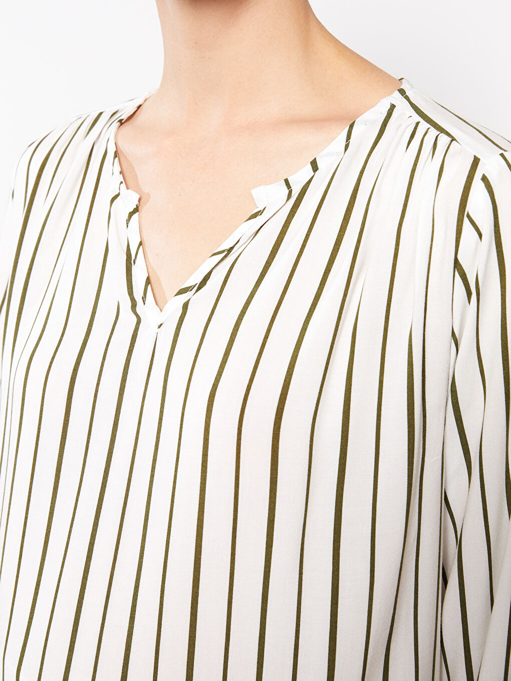 Haki Kaçık Yaka Çizgili Uzun Kollu Viskon Kadın Bluz-3