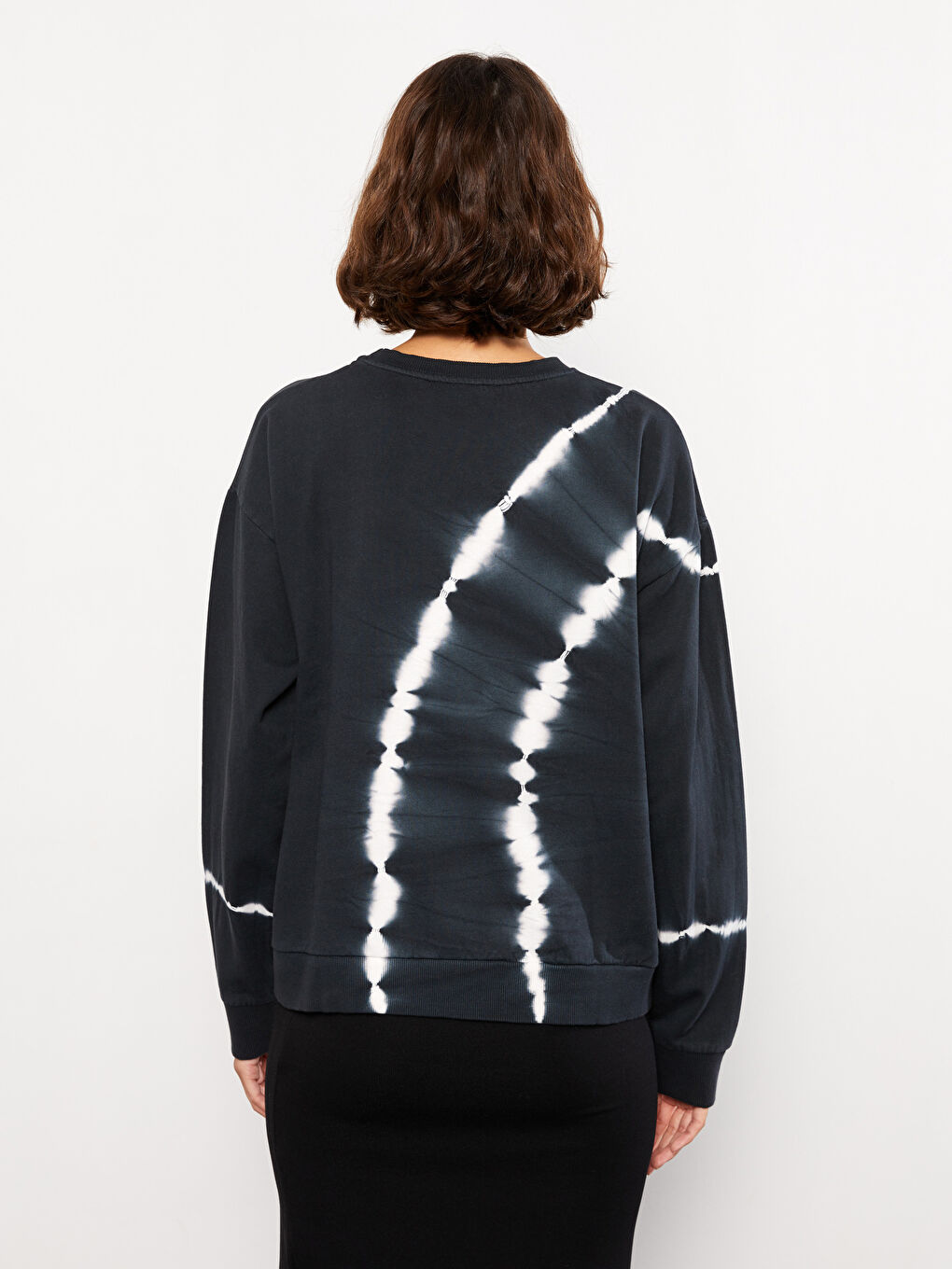 Siyah Bisiklet Yaka Desenli Uzun Kollu Kadın Sweatshirt-4