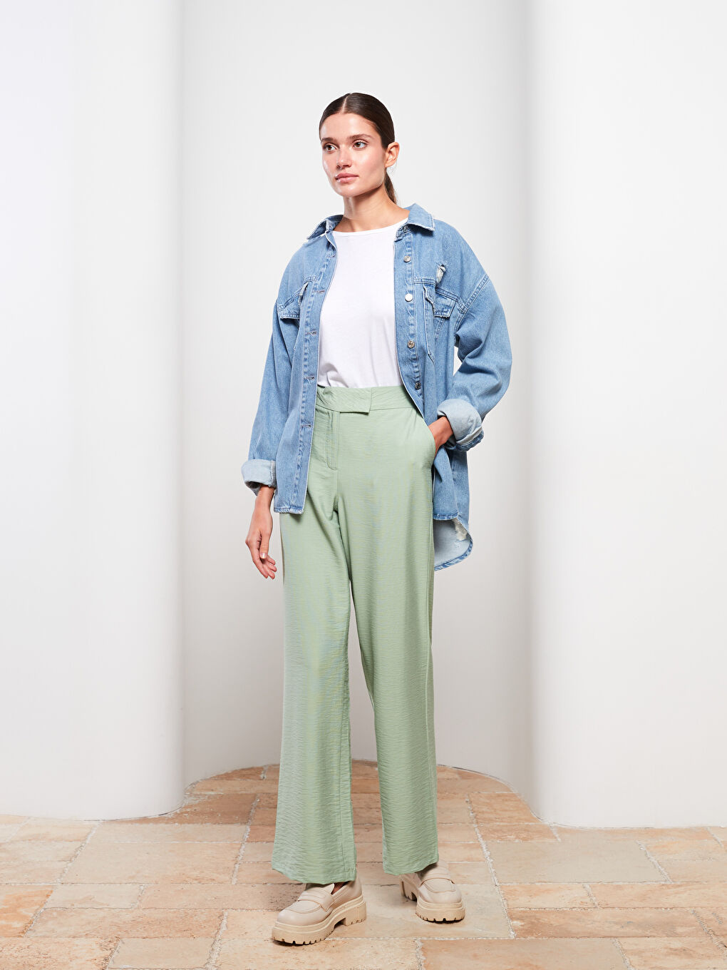 Yeşil Standart Fit Düz Cep Detaylı Kadın Pantolon-1