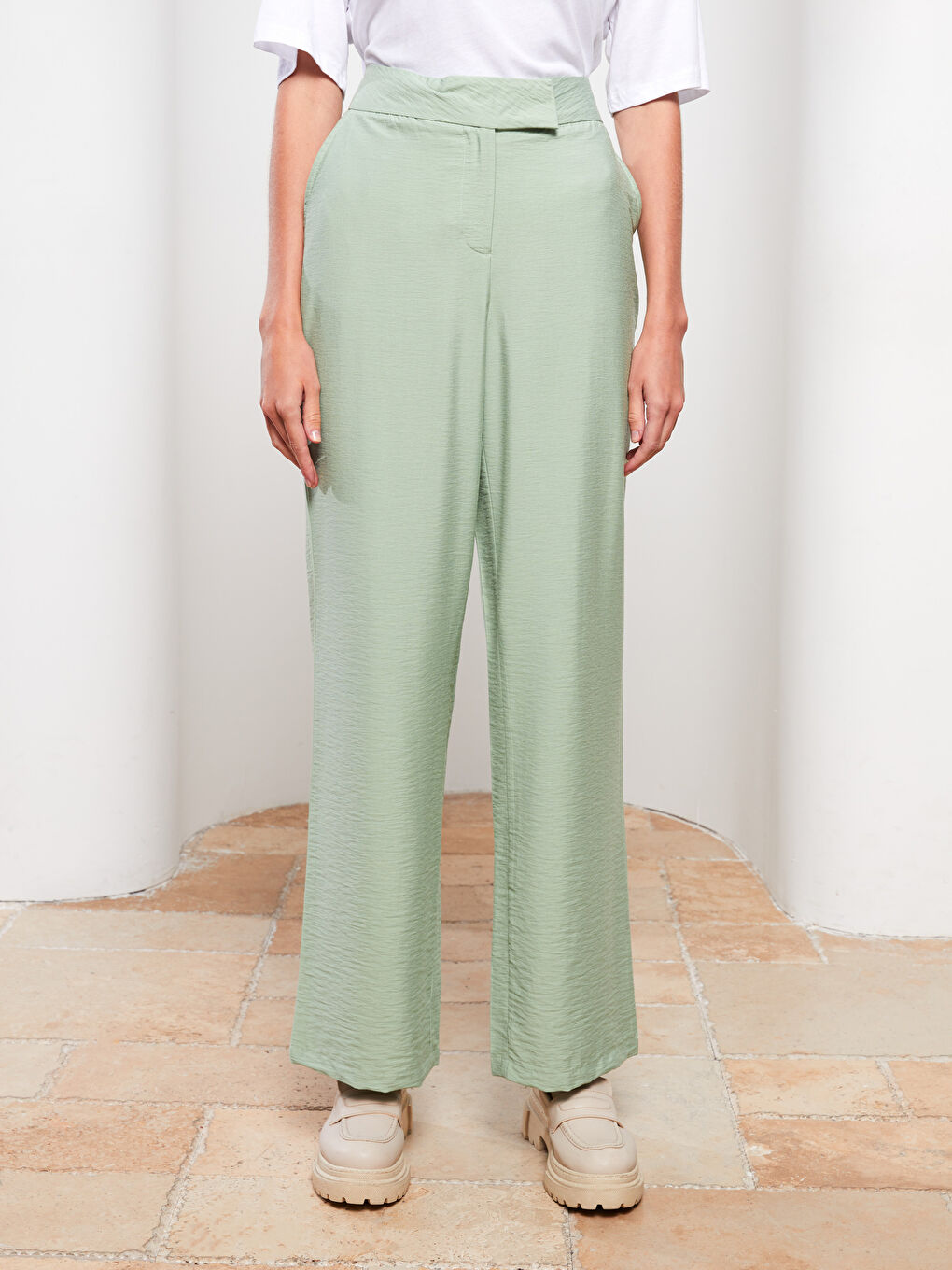 Yeşil Standart Fit Düz Cep Detaylı Kadın Pantolon-3