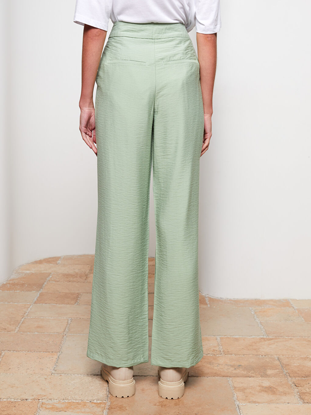 Yeşil Standart Fit Düz Cep Detaylı Kadın Pantolon-4