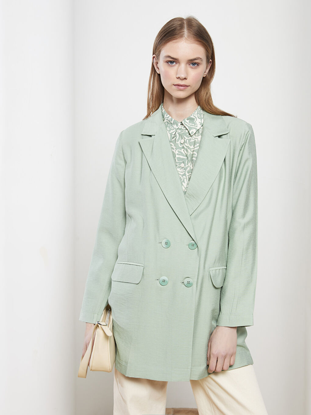 LCW Modest Jacket Collar Straight Long Sleeve Pocket Detailed Women's Jacket -S2I424Z8-SG9