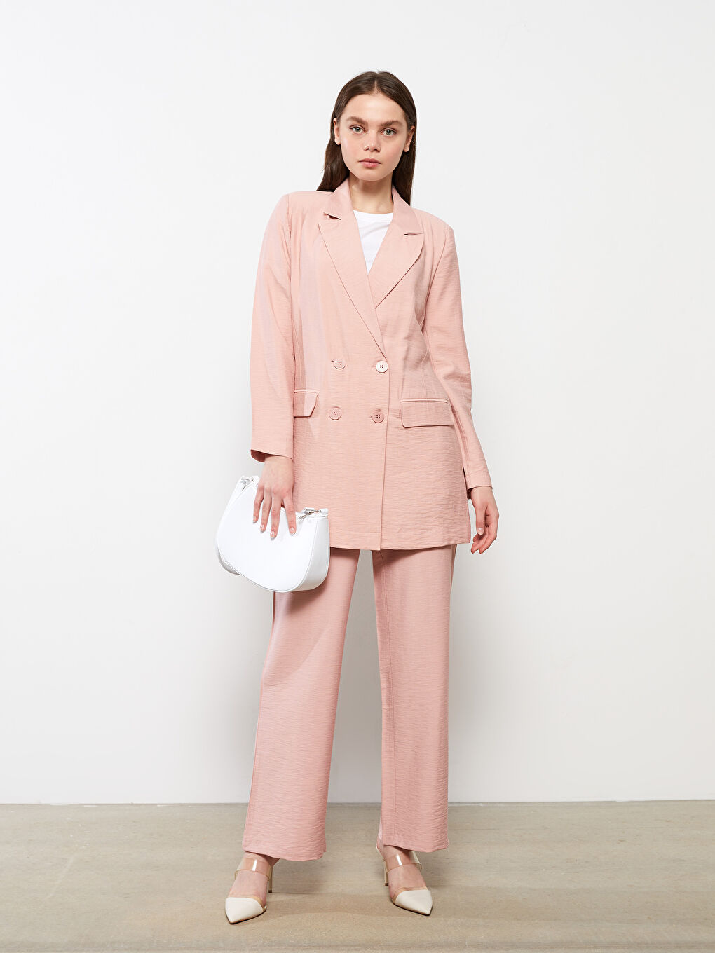 جاكيت للسيدات بأزرار أمامية وكم طويل مستقيم