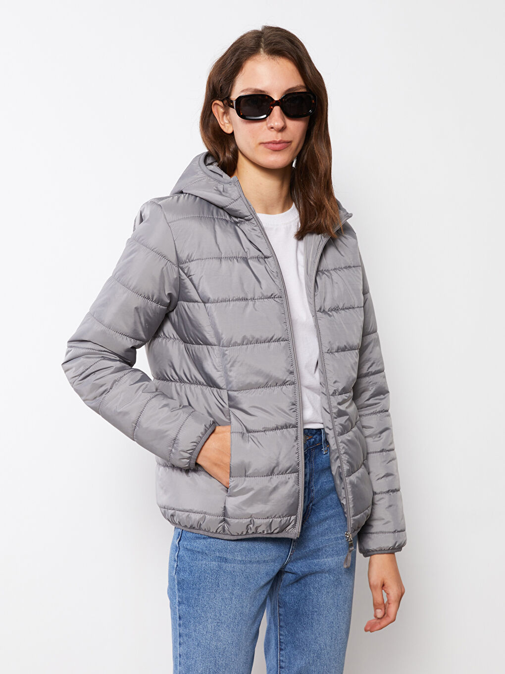 Gri Kadın Kapüşonlu Düz Şişme Mont-1