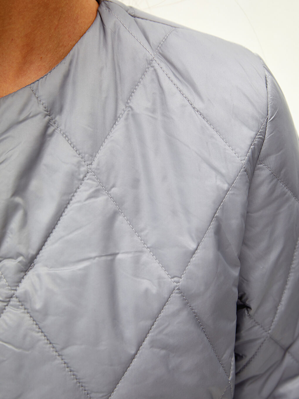 Gri Bisiklet Yaka Kapitone Desenli Uzun Kollu Kadın Şişme Mont-3