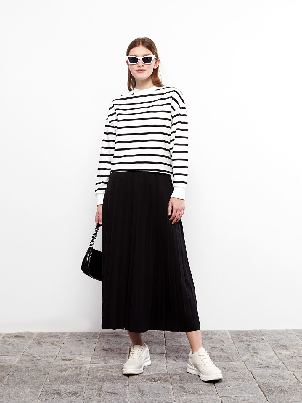 Siyah Beli Lastikli Düz Krep Kadın Pileli Etek