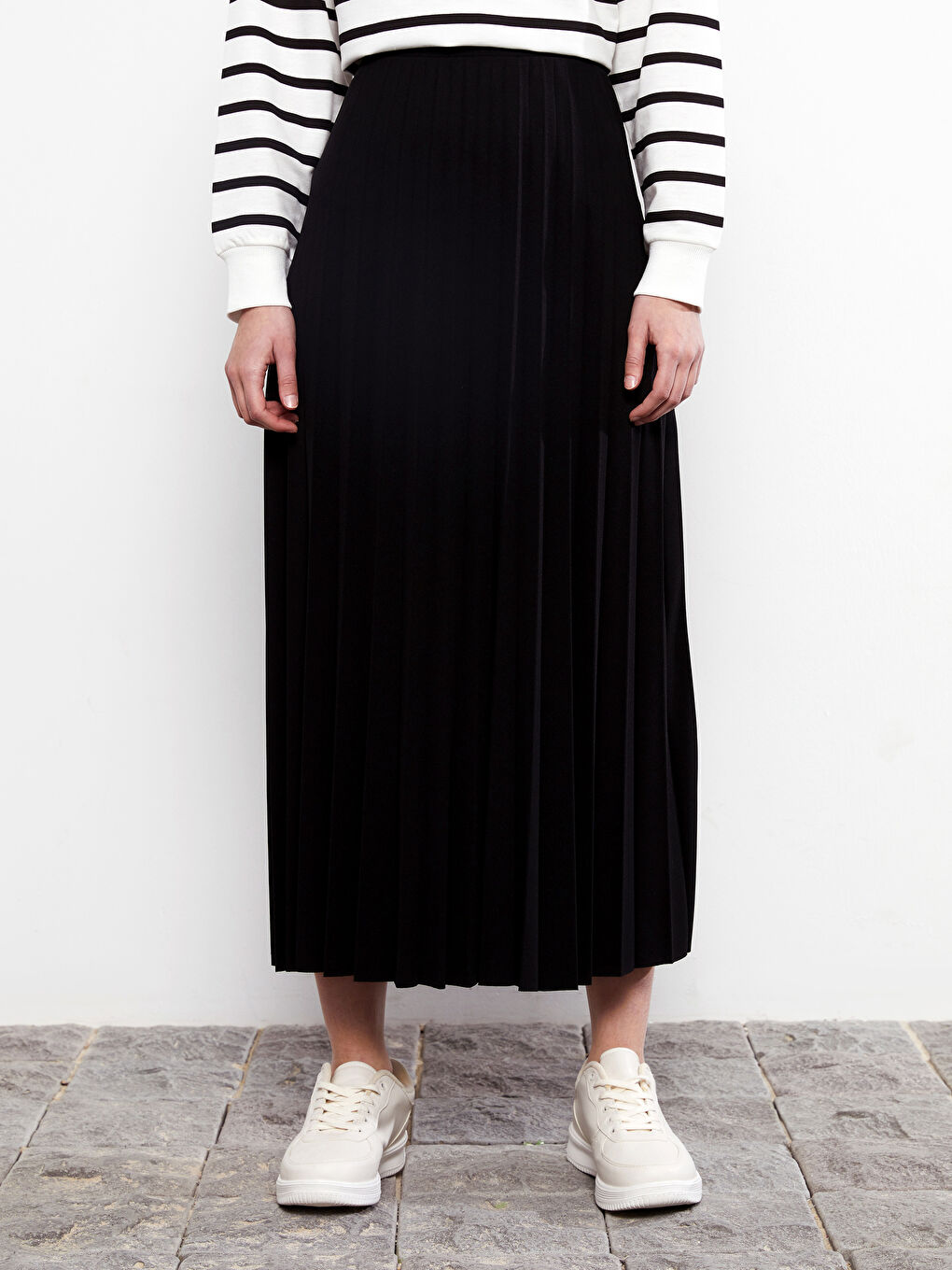 Siyah Beli Lastikli Düz Krep Kadın Pileli Etek-3