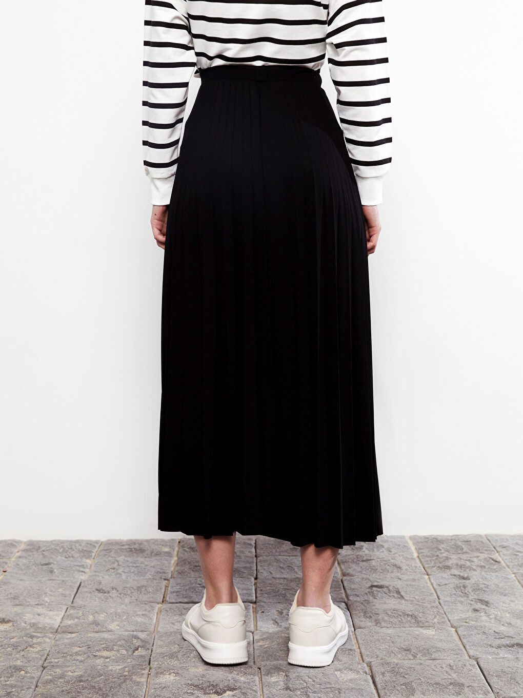 Siyah Beli Lastikli Düz Krep Kadın Pileli Etek-4