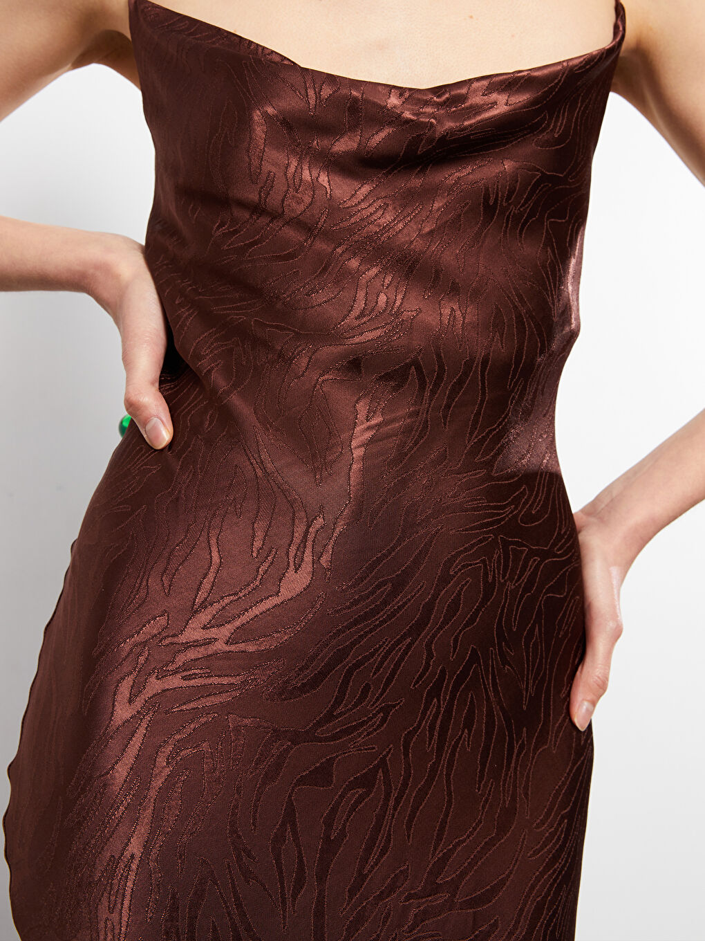 Flowy Collar Patterned A-Line Satin Women's Dress with Straps-3