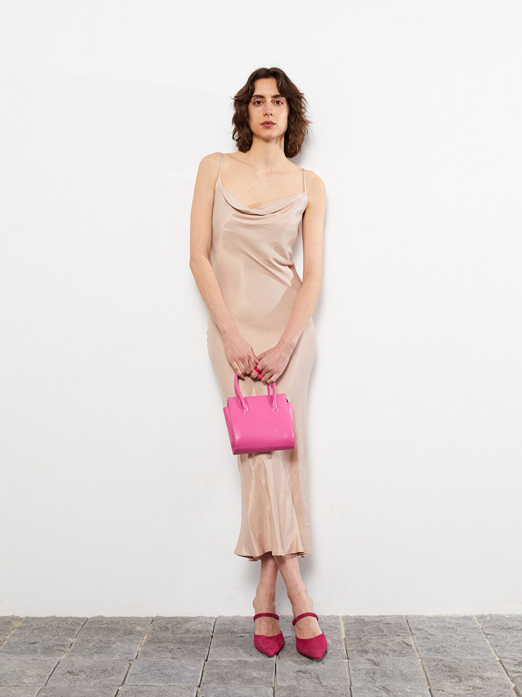 Bej Dökümlü Yaka Düz Askılı A Kesim Saten Kadın Elbise-1