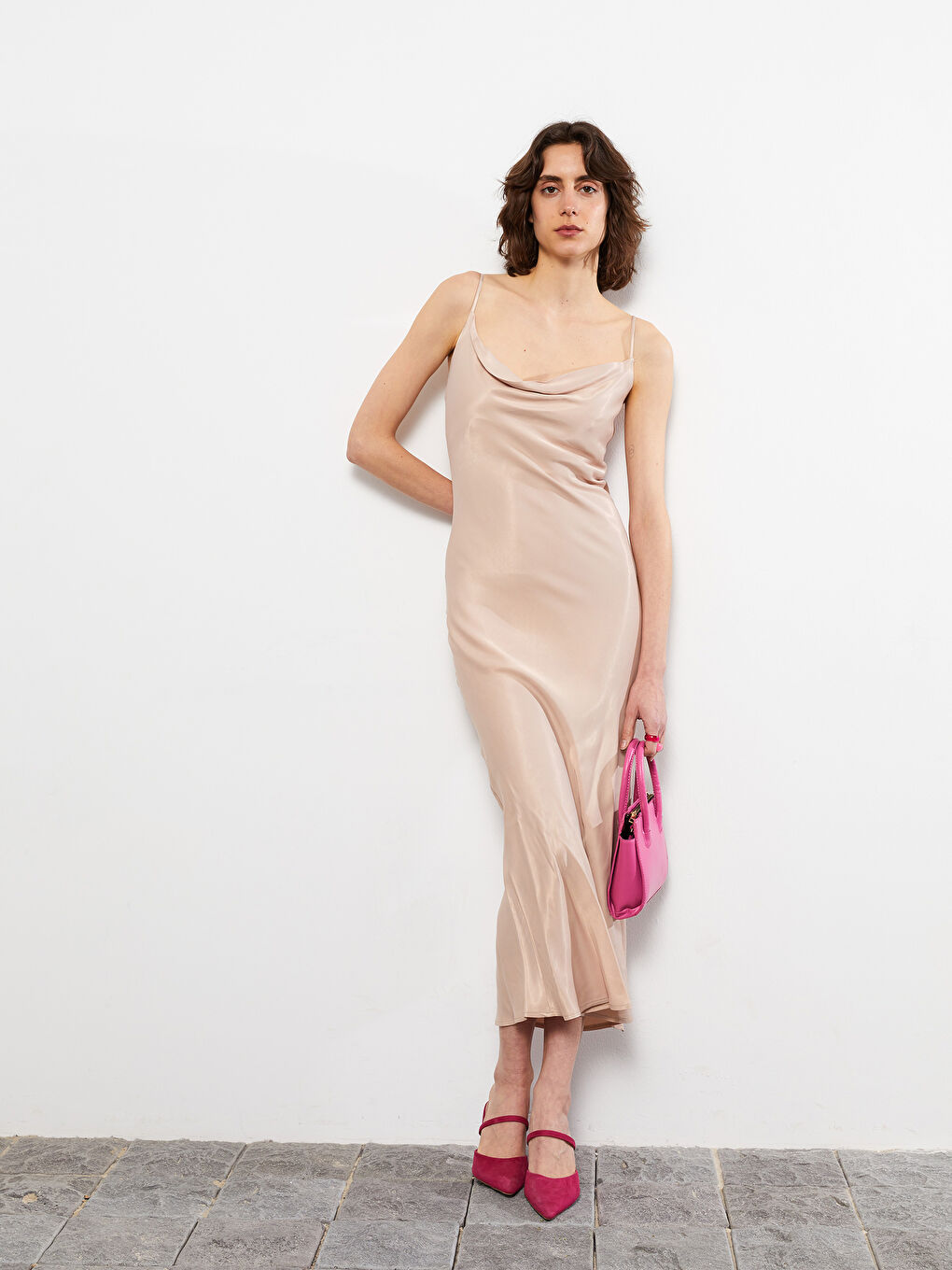 Bej Dökümlü Yaka Düz Askılı A Kesim Saten Kadın Elbise-2