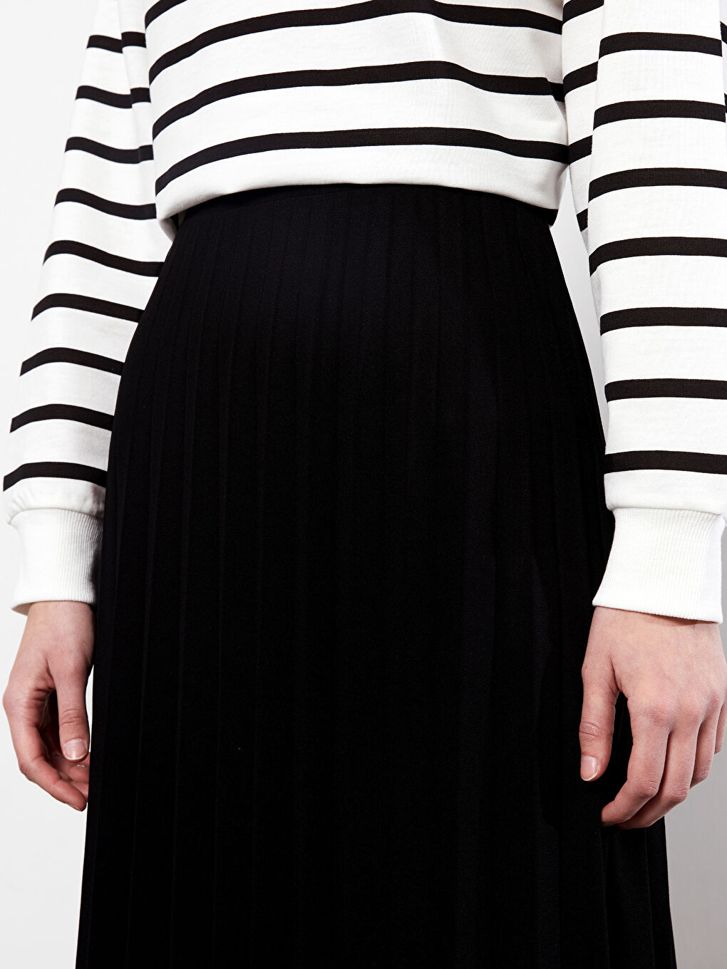 Siyah Beli Lastikli Düz A Kesim Krep Kadın Pileli Etek-2