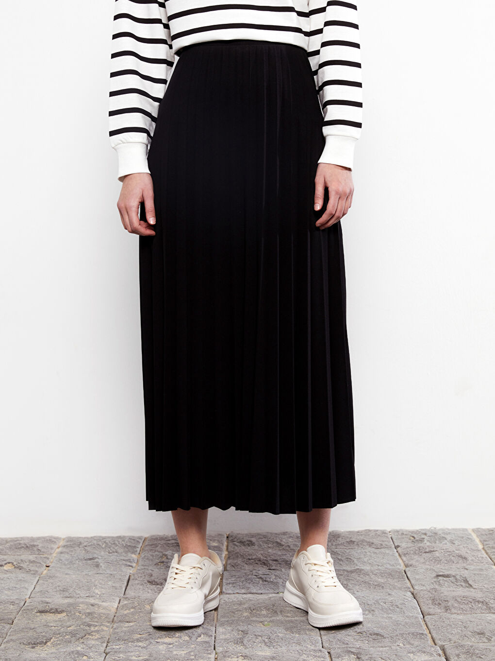 Siyah Beli Lastikli Düz A Kesim Krep Kadın Pileli Etek-3