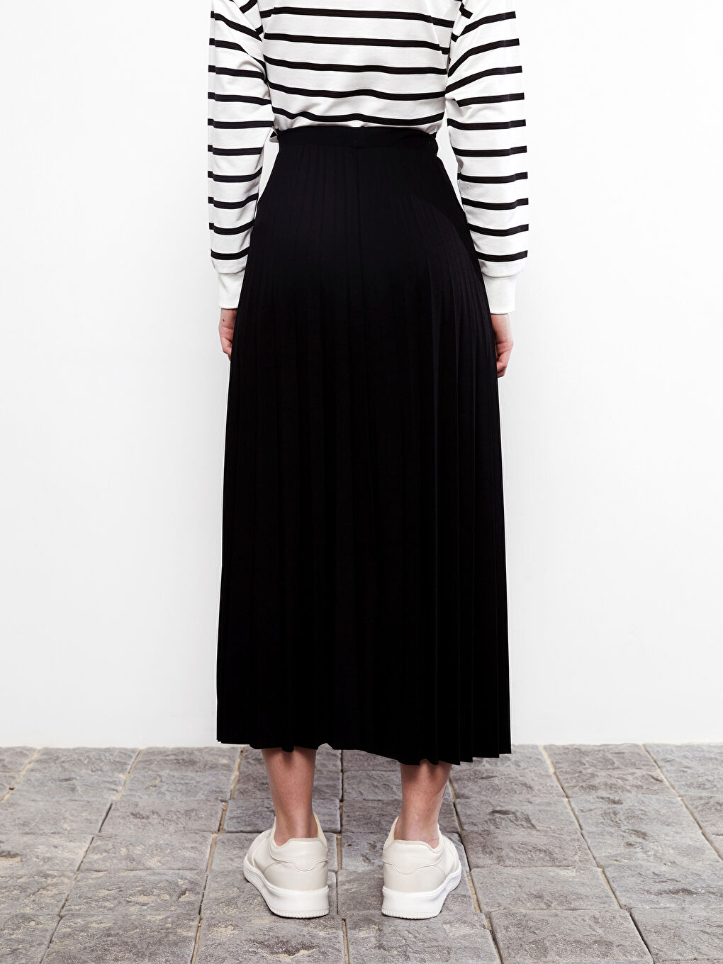 Siyah Beli Lastikli Düz A Kesim Krep Kadın Pileli Etek-4